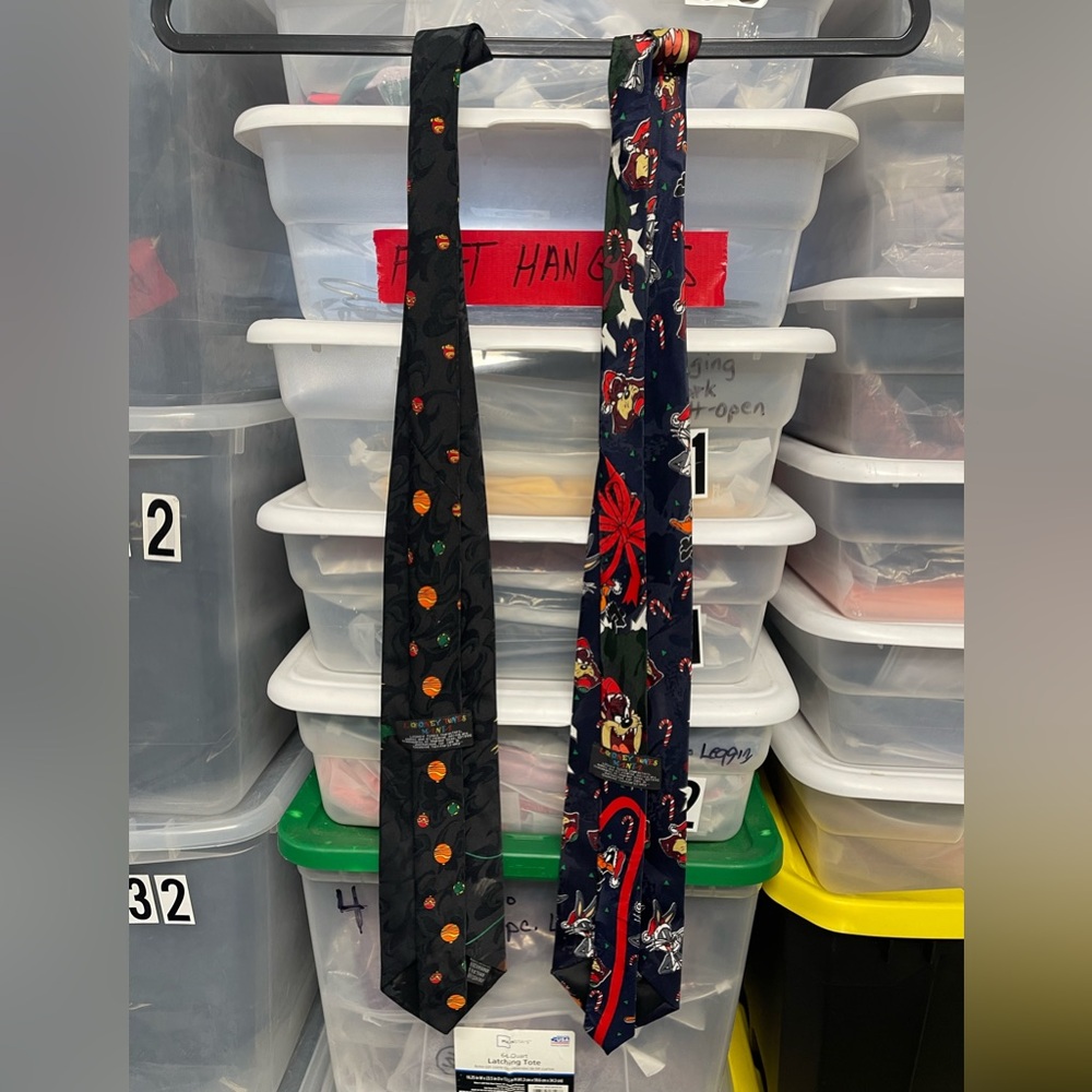 Warner Bros. Looney Tunes Cartoon Character Christmas Ties (2) Mens - Picture 2 of 4